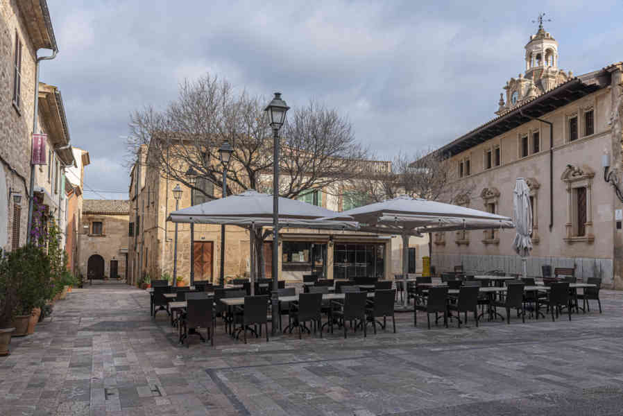 Mallorca - Alcúdia 13 - plaza de La Constitució.jpg